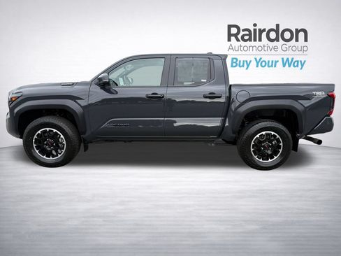 Used 2024 Toyota Tacoma TRD Sport AWD/4WD image 4
