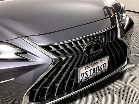 Used 2025 Lexus ES 300h w/ Premium Package image 28