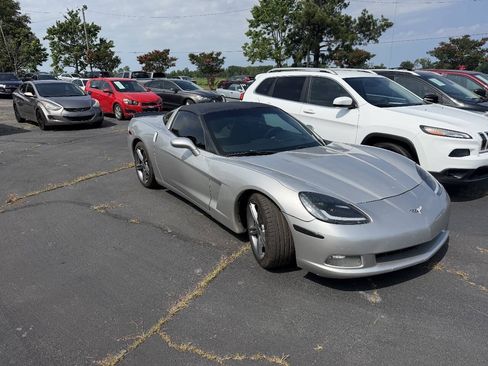 Used 2005 Chevrolet Corvette Coupe w/ Preferred Equipment Group RWD image 3