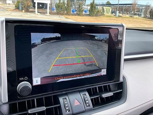 Used 2023 Toyota RAV4 XLE Premium image 14