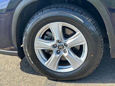 Used 2023 Toyota Highlander LE image 11