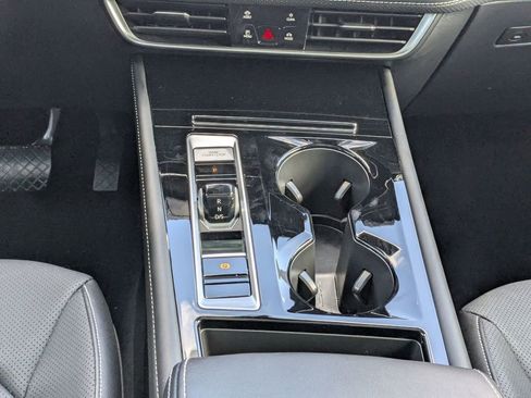 Used 2025 Volkswagen Atlas SE image 19