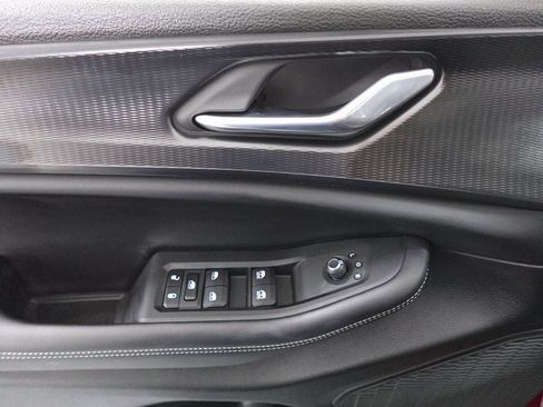 New 2025 Jeep Grand Cherokee Altitude image 8