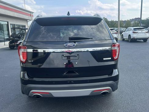 Used 2017 Ford Explorer XLT w/ Equipment Group 201A FWD image 6