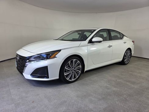 Used 2024 Nissan Altima 2.5 SL FWD image 8