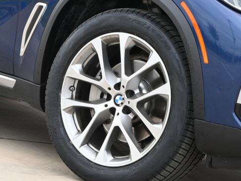 Certified 2023 BMW X5 sDrive40i w/ Executive Package image 11