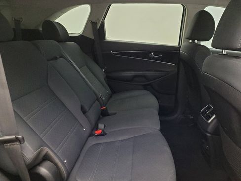 Used 2019 Kia Sorento AWD V6 image 19
