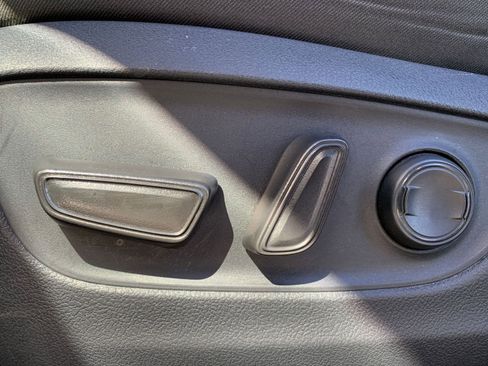 Used 2025 Toyota RAV4 XLE image 24