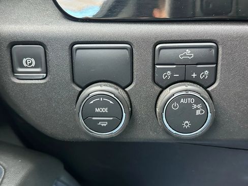 Used 2025 Chevrolet Silverado 1500 LT image 22