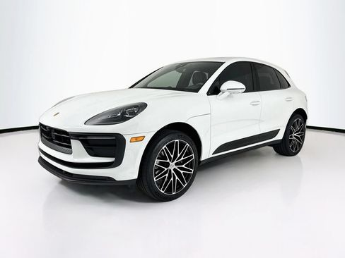 Used 2025 Porsche Macan AWD/4WD image 1