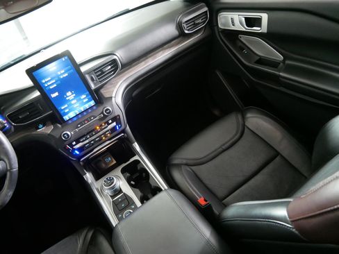 Used 2020 Ford Explorer Platinum w/ Premium Technology Package AWD/4WD image 11