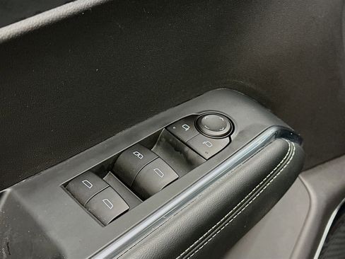 Used 2025 GMC Acadia Elevation image 15