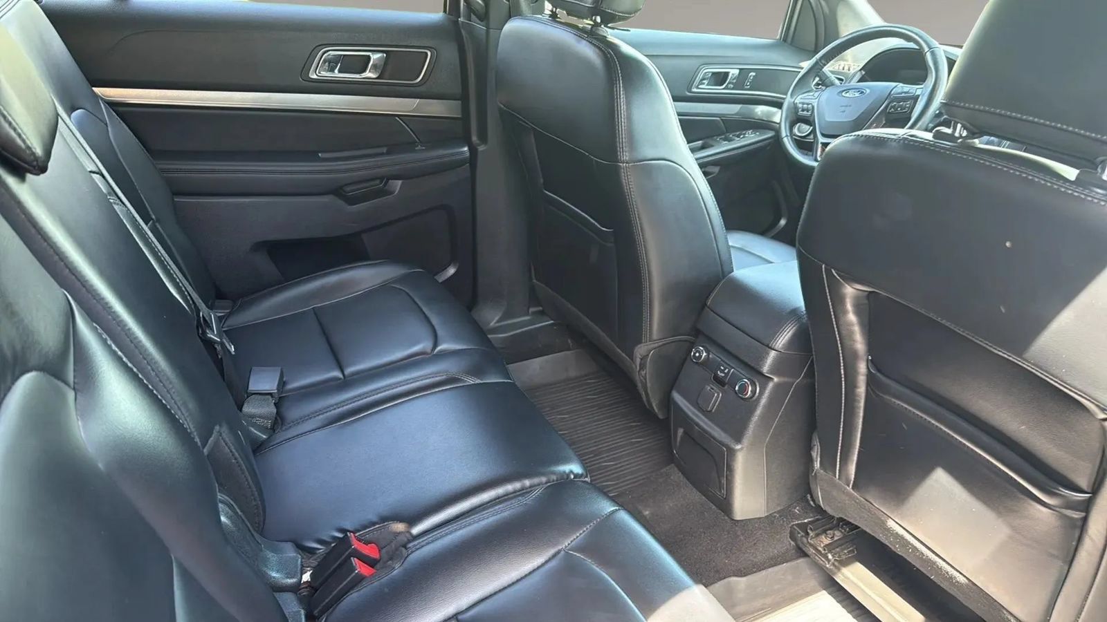 Used 2019 Ford Explorer XLT w/ Equipment Group 202A AWD/4WD image 11