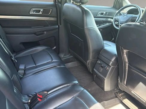 Used 2019 Ford Explorer XLT w/ Equipment Group 202A AWD/4WD image 11