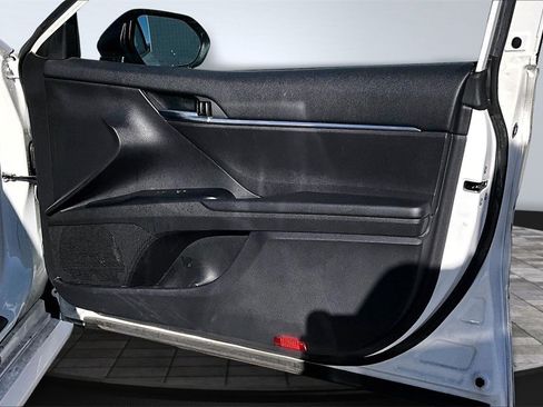 Used 2020 Toyota Camry LE image 25