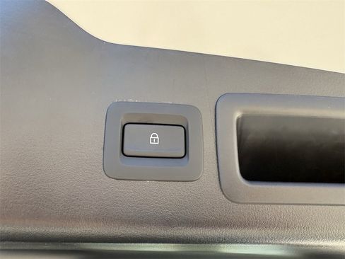 Used 2025 MAZDA MAZDA3 Hatchback w/ Appearance Package image 28