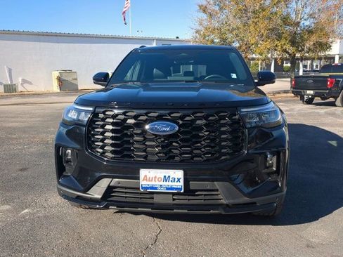 Used 2025 Ford Explorer ST-Line w/ ST-Line Street Pack image 9