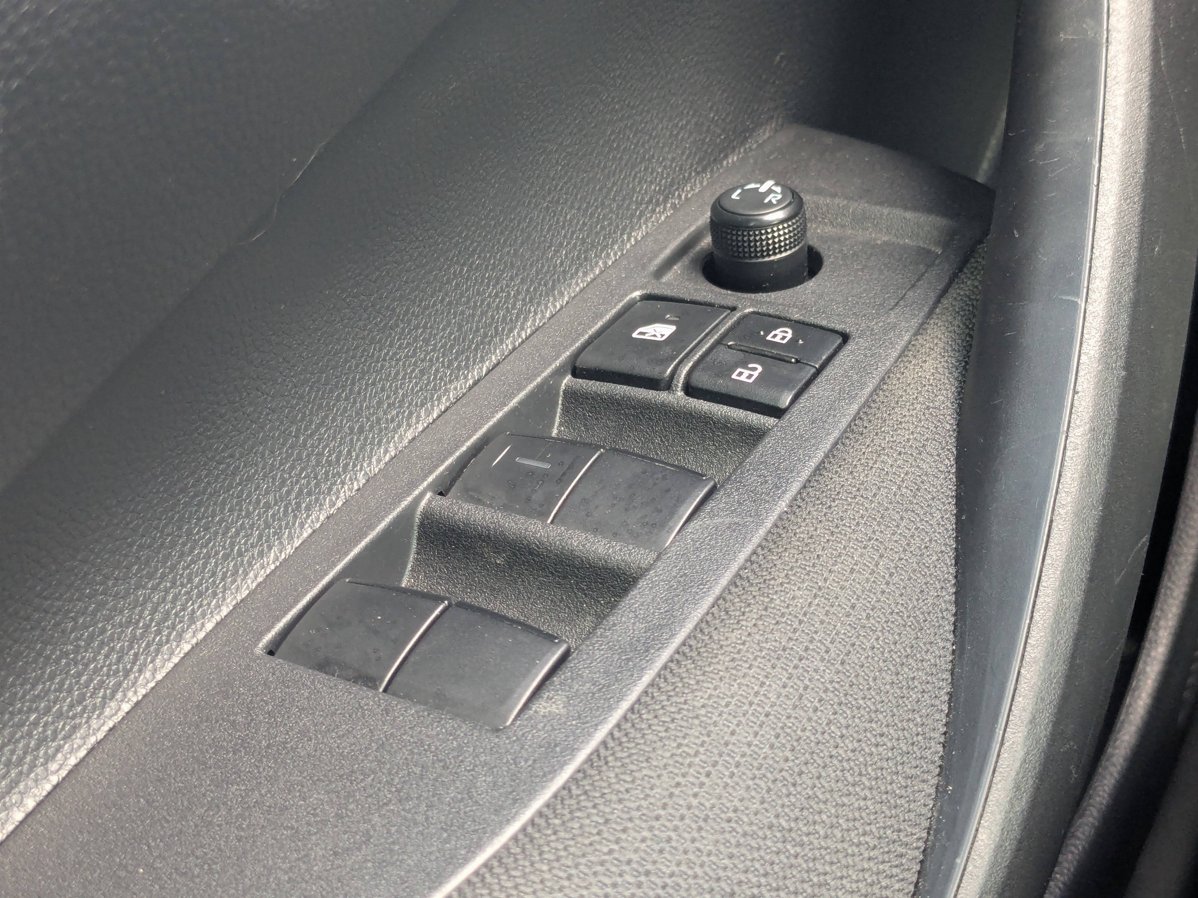 Used 2025 Toyota Corolla LE FWD image 35