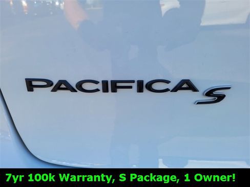 Used 2024 Chrysler Pacifica Limited w/ S Appearance Package image 14