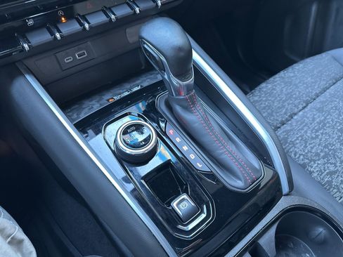 Used 2023 Chevrolet Colorado Z71 w/ Z71 Convenience Package 2 image 27