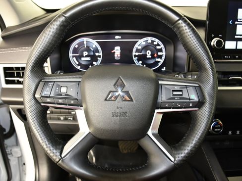 Used 2024 Mitsubishi Outlander SE AWD/4WD image 12