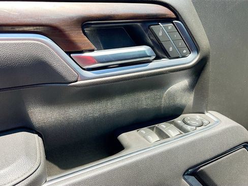 Used 2025 GMC Sierra 1500 SLT RWD image 18