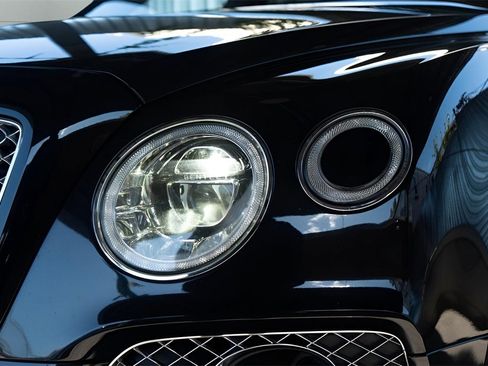 Used 2017 Bentley Bentayga image 9