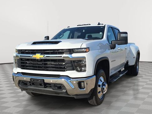 Used 2025 Chevrolet Silverado 3500 LT w/ Safety Package AWD/4WD image 3