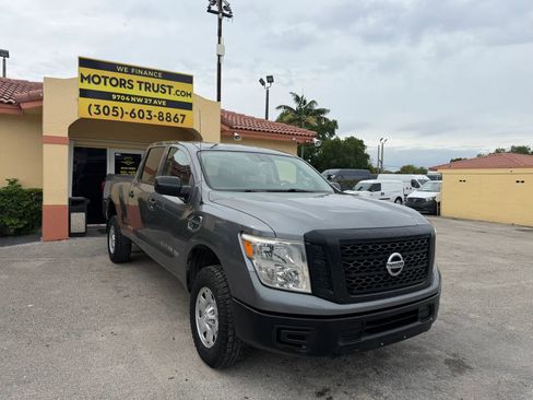 Used 2017 Nissan Titan S image 8