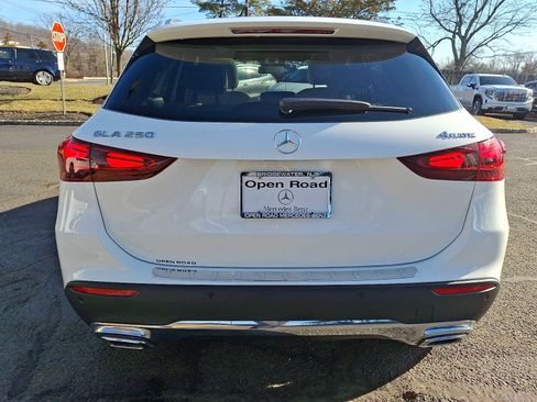 Used 2026 Mercedes-Benz GLA 250 4MATIC image 5