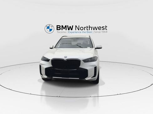 Used 2024 BMW X5 xDrive40i w/ M Sport Package AWD/4WD image 8