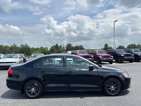 Used 2013 Volkswagen Jetta S FWD image 2