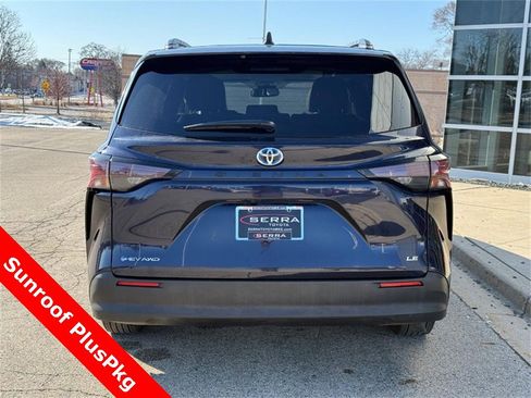 Used 2025 Toyota Sienna LE w/ LE Plus Package image 4