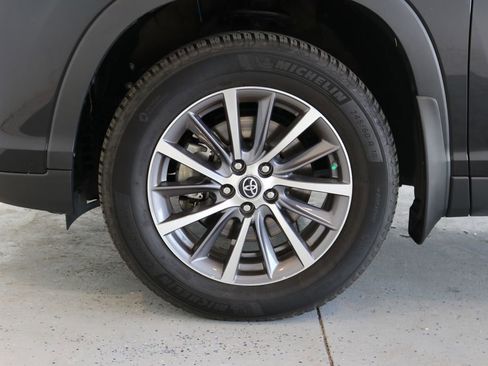 Used 2019 Toyota Highlander XLE image 43
