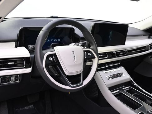 New 2026 Lincoln Aviator Reserve AWD/4WD image 11