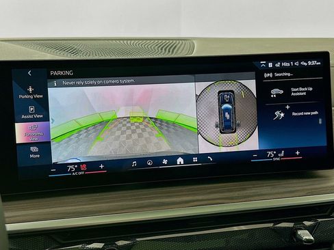 Used 2025 BMW X7 xDrive40i w/ Premium Package image 16