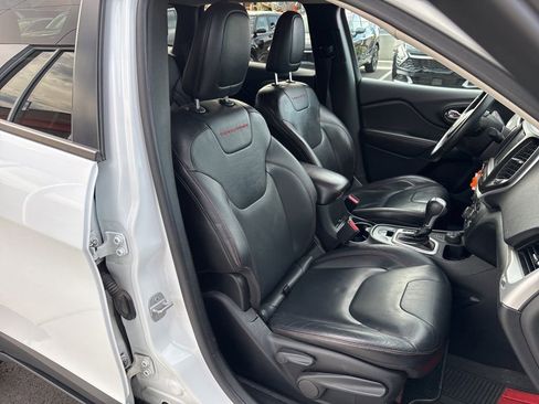 Used 2014 Jeep Cherokee Trailhawk w/ Leather Interior Group image 13