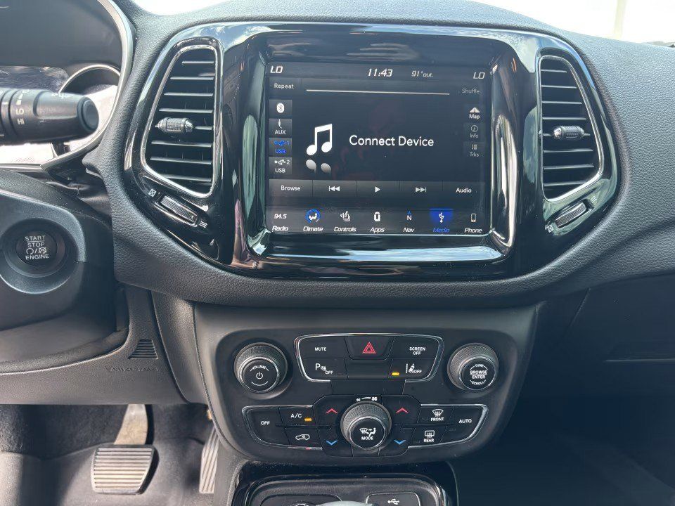 Used 2018 Jeep Compass Limited w/ Navigation Group AWD/4WD image 26