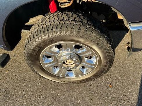 Used 2015 Ford F250 Lariat w/ Chrome Package image 4