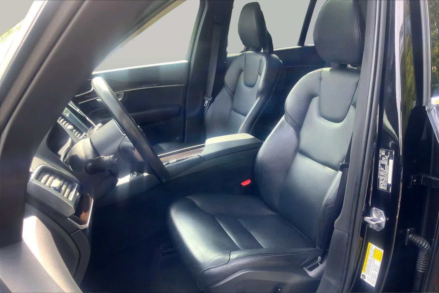 Used 2018 Volvo XC90 T5 Momentum w/ Convenience Package FWD image 8