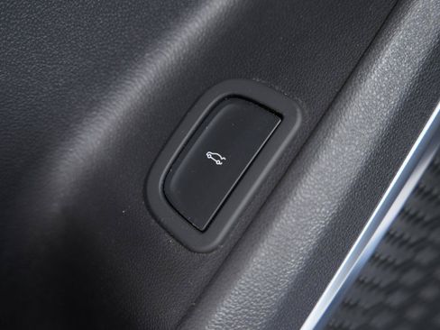 Used 2025 Buick Enclave Sport Touring AWD/4WD image 31