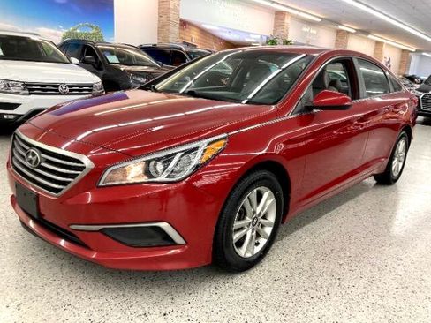 Used 2017 Hyundai Sonata SE image 1