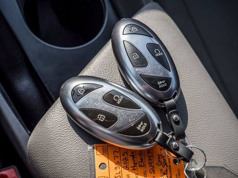 Used 2025 Hyundai Elantra Sport FWD image 30