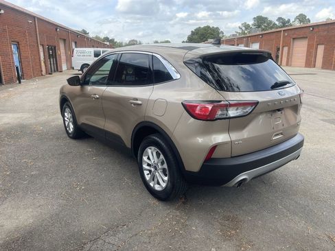 Used 2021 Ford Escape SE w/ Convenience Package AWD/4WD image 4