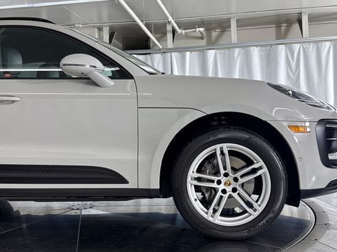Used 2023 Porsche Macan AWD/4WD image 35