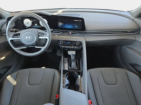 Used 2025 Hyundai Elantra SEL FWD image 10