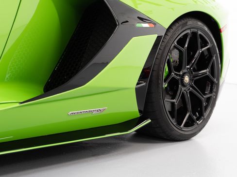 Used 2021 Lamborghini Aventador SVJ AWD/4WD image 6