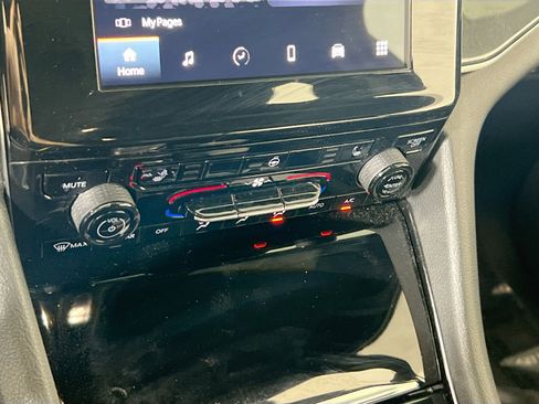 Used 2023 Jeep Grand Cherokee Altitude image 15