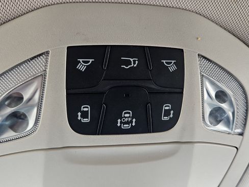 Used 2024 Chrysler Pacifica Touring-L FWD image 19