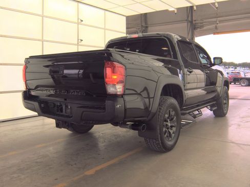 Used 2017 Toyota Tacoma TRD Off-Road w/ Tow Package (A/T) AWD/4WD image 4